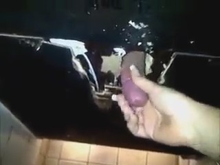 Снимает как сосет и трахается с незнакомцами в сортире